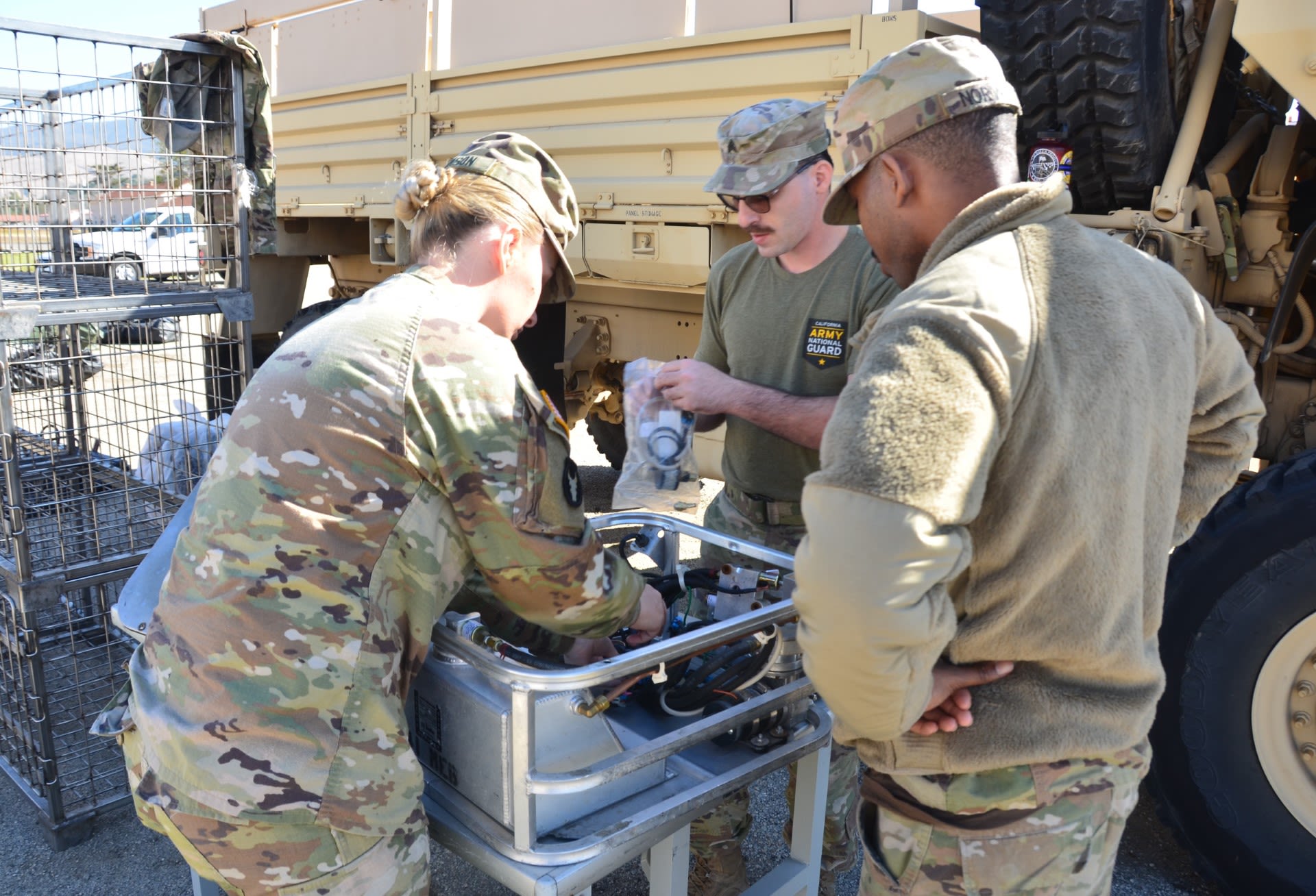 Army cooks train on equipment 