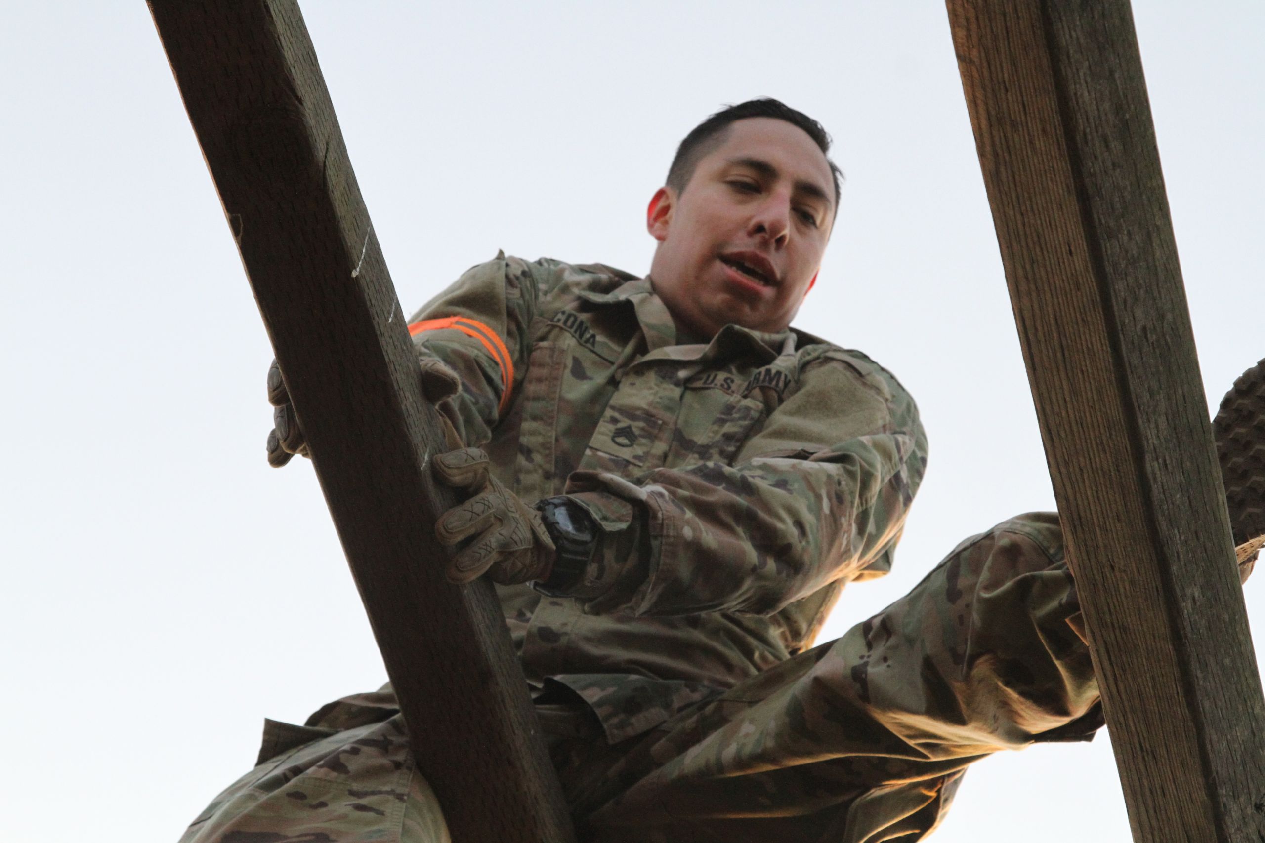 Picture of Cal Guardsmen on obstacle course