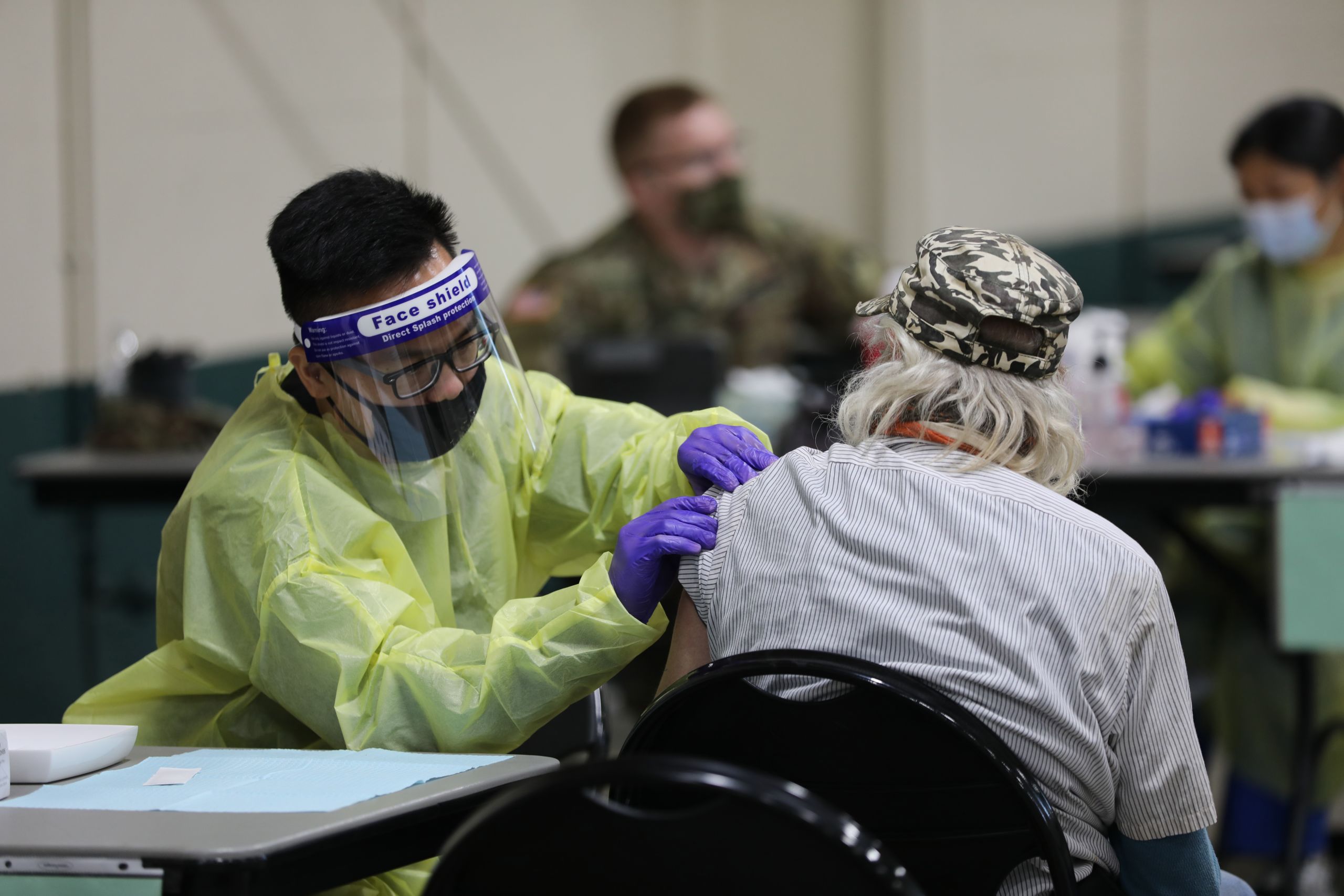 California National Guardsman injects photo